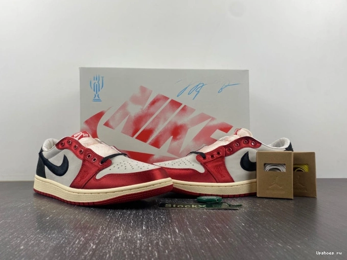 1 Low OG Trophy Retro Away Jordan Room 1210